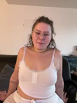 Snapshot of Fancy-Francy chatting on 01/07/25, 03:12 Fancy-Francy online show from 01/07/25, 03:12