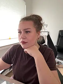 Snapshot of Fancy-Francy chatting on 03/05/25, 10:33 Fancy-Francy online show from 03/05/25, 10:33