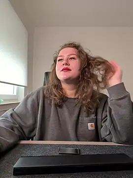 Snapshot of Fancy-Francy chatting on 12/13/24, 11:55 Fancy-Francy online show from 12/13/24, 11:55