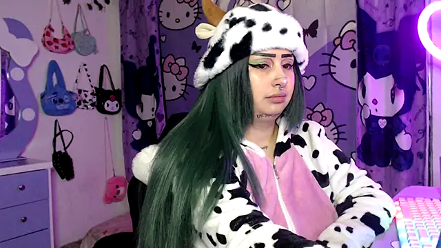 lussyevans24 online show from 10/28/25, 06:12