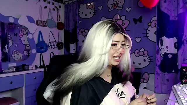 lussyevans24 online show from 02/25/26, 03:51