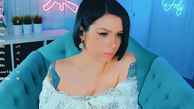 My toys pink online show from 11/25/25, 12:00