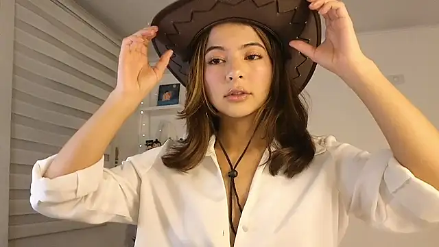 lissi S online show from 10/19/25, 02:47