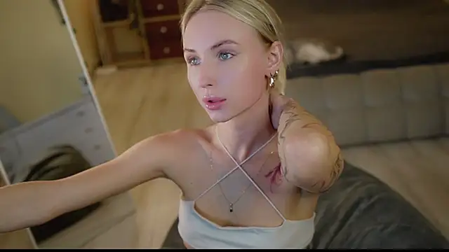 Snapshot of blondy_room chatting on 09/26/25, 04:14 blondy room online show from 09/26/25, 04:14