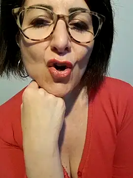 Snapshot of Viola8p chatting on 10/28/25, 03:33 Viola8p online show from 10/28/25, 03:33