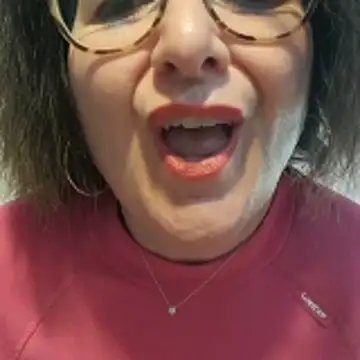 Snapshot of Viola8p chatting on 11/17/25, 01:59 Viola8p online show from 11/17/25, 01:59