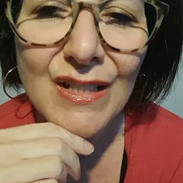 Snapshot of Viola8p chatting on 10/30/25, 04:04 Viola8p online show from 10/30/25, 04:04