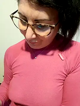 Snapshot of Viola8p chatting on 12/14/25, 03:28 Viola8p online show from 12/14/25, 03:28