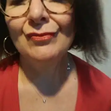 Snapshot of Viola8p chatting on 12/01/25, 10:05 Viola8p online show from 12/01/25, 10:05