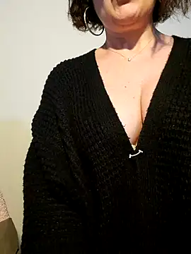 Snapshot of Viola8p chatting on 01/11/26, 04:14 Viola8p online show from 01/11/26, 04:14