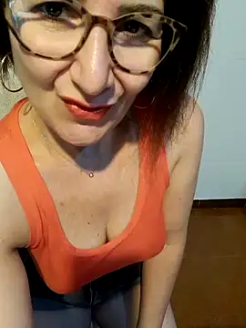 Snapshot of Viola8p chatting on 09/23/25, 10:33 Viola8p online show from 09/23/25, 10:33