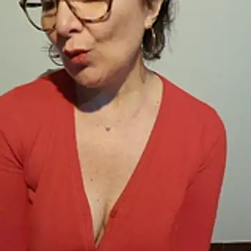 Snapshot of Viola8p chatting on 11/21/25, 03:44 Viola8p online show from 11/21/25, 03:44