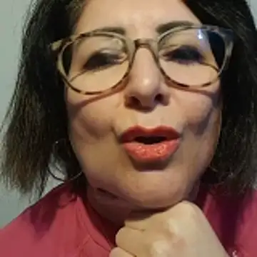 Snapshot of Viola8p chatting on 11/28/25, 03:23 Viola8p online show from 11/28/25, 03:23