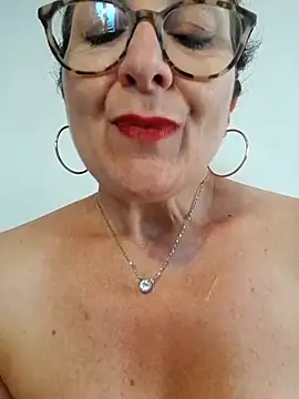 Snapshot of Viola8p chatting on 06/16/26, 03:56 Viola8p online show from 06/16/26, 03:56