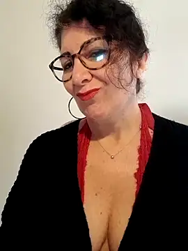 Snapshot of Viola8p chatting on 12/19/25, 10:50 Viola8p online show from 12/19/25, 10:50