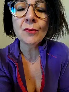 Snapshot of Viola8p chatting on 10/05/25, 09:33 Viola8p online show from 10/05/25, 09:33