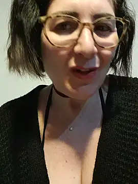 Snapshot of Viola8p chatting on 11/14/25, 03:05 Viola8p online show from 11/14/25, 03:05