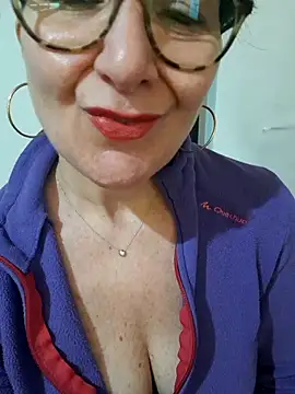 Snapshot of Viola8p chatting on 03/01/26, 10:37 Viola8p online show from 03/01/26, 10:37