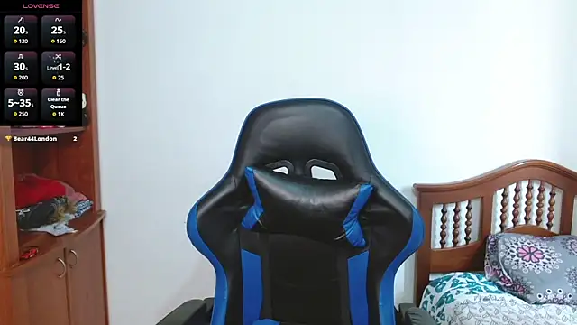 Snapshot of alexaa08 chatting on 10/29/25, 02:05 alexaa08 online show from 10/29/25, 02:05