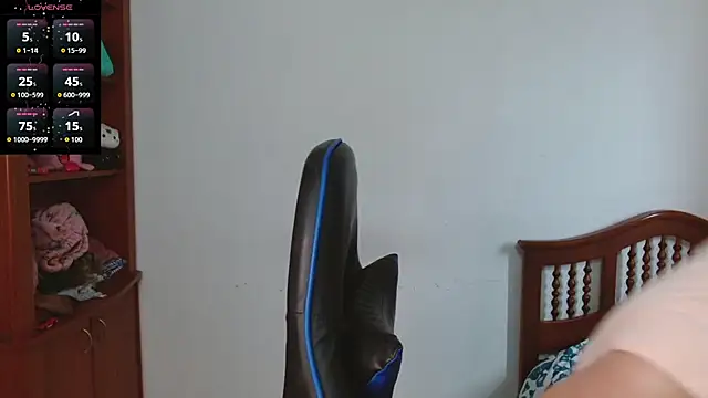 Snapshot of alexaa08 chatting on 10/28/25, 12:26 alexaa08 online show from 10/28/25, 12:26