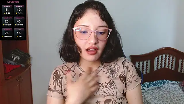 Snapshot of alexaa08 chatting on 11/06/25, 01:15 alexaa08 online show from 11/06/25, 01:15