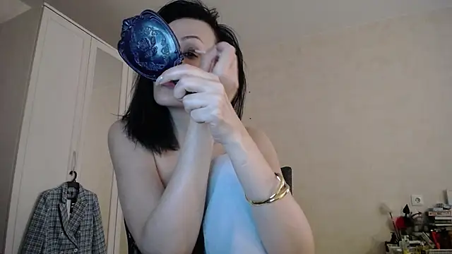 Snapshot of Devil_Goddess chatting on 06/11/26, 12:13 Devil Goddess online show from 06/11/26, 12:13
