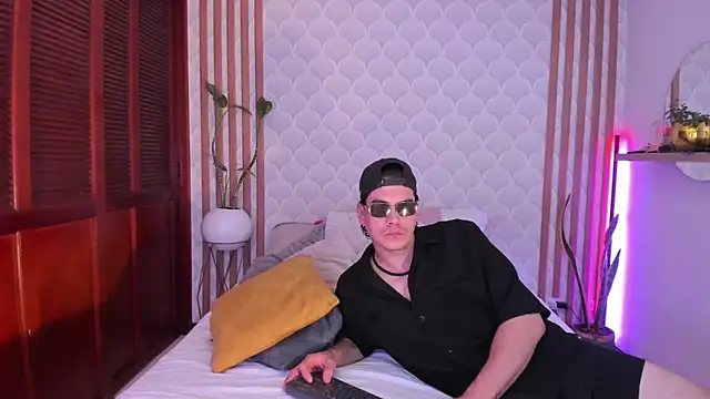 PamelaReall online show from 10/06/25, 01:51