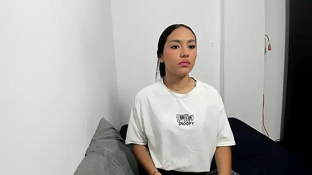 Snapshot of monse_02 chatting on 06/16/26, 03:34 monse 02 online show from 06/16/26, 03:34