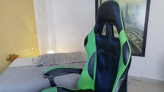 Snapshot of kittyzenn chatting on 04/02/26, 02:13 kittyzenn online show from 04/02/26, 02:13