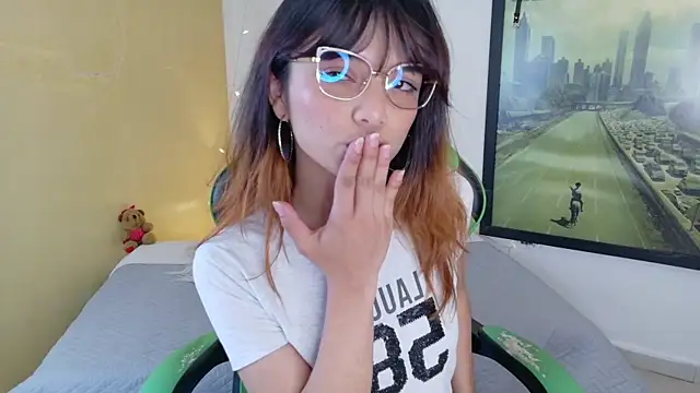 Snapshot of kittyzenn chatting on 03/30/26, 07:37 kittyzenn online show from 03/30/26, 07:37