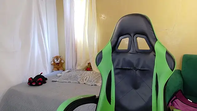 Snapshot of kittyzenn chatting on 02/16/26, 06:28 kittyzenn online show from 02/16/26, 06:28