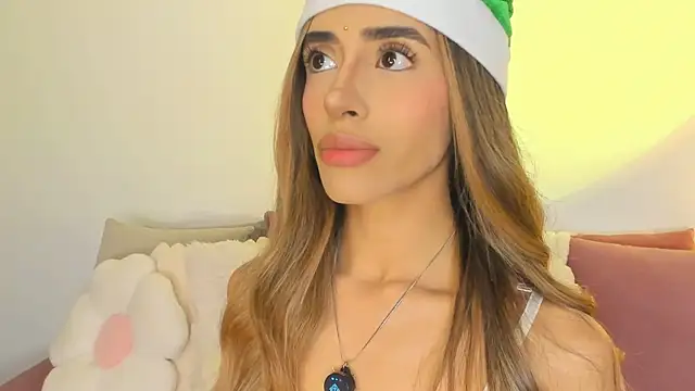 StormiRusso online show from 12/23/25, 01:05