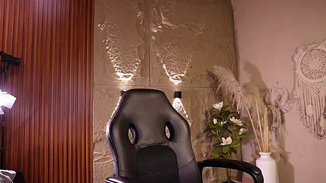 Snapshot of DannSaenz chatting on 07/10/26, 04:51 DannSaenz online show from 07/10/26, 04:51