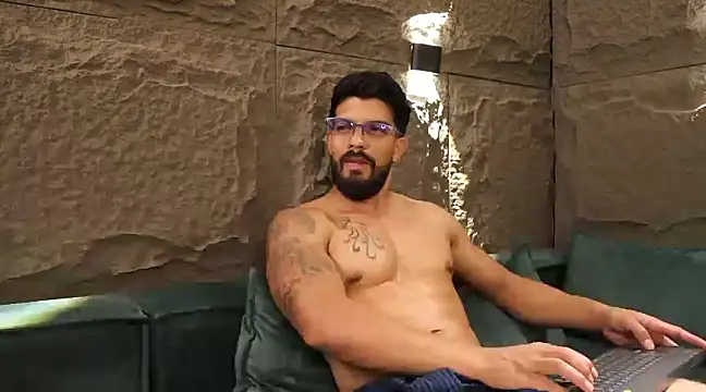 Snapshot of DannSaenz chatting on 03/05/25, 05:50 DannSaenz online show from 03/05/25, 05:50