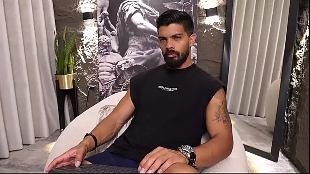 Snapshot of DannSaenz chatting on 03/26/26, 01:20 DannSaenz online show from 03/26/26, 01:20