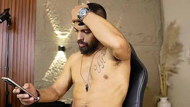 Snapshot of DannSaenz chatting on 05/26/26, 01:42 DannSaenz online show from 05/26/26, 01:42