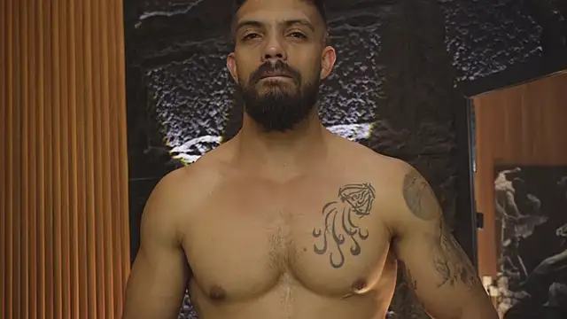 Snapshot of DannSaenz chatting on 10/15/25, 03:05 DannSaenz online show from 10/15/25, 03:05