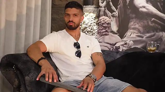 DannSaenz online show from 11/21/25, 04:17