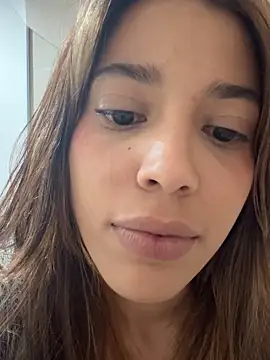 Snapshot of DanielaSaenz0 chatting on 10/02/25, 05:11 DanielaSaenz0 online show from 10/02/25, 05:11