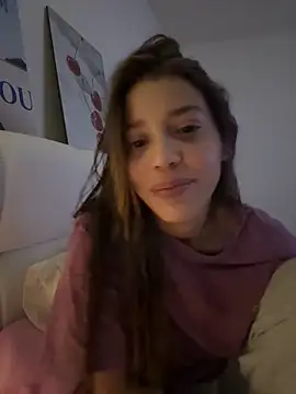 Snapshot of DanielaSaenz0 chatting on 09/20/25, 04:28 DanielaSaenz0 online show from 09/20/25, 04:28