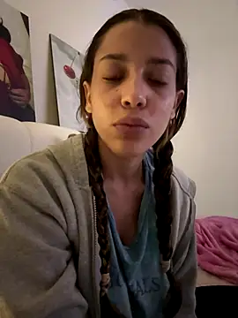 Snapshot of DanielaSaenz0 chatting on 10/13/25, 01:18 DanielaSaenz0 online show from 10/13/25, 01:18