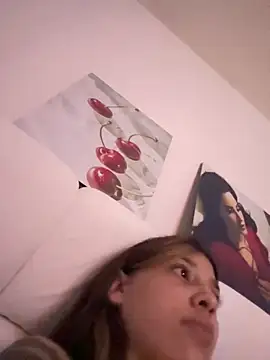 Snapshot of DanielaSaenz0 chatting on 12/20/25, 03:20 DanielaSaenz0 online show from 12/20/25, 03:20