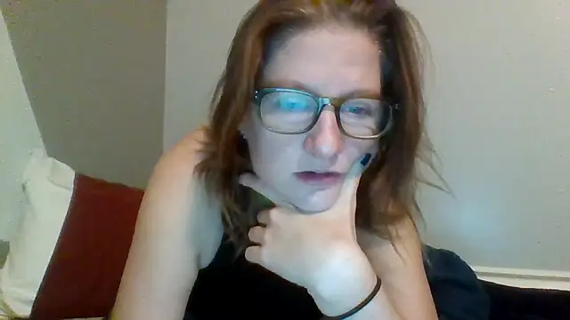 Snapshot of Eluradess chatting on 10/12/25, 07:48 Eluradess online show from 10/12/25, 07:48