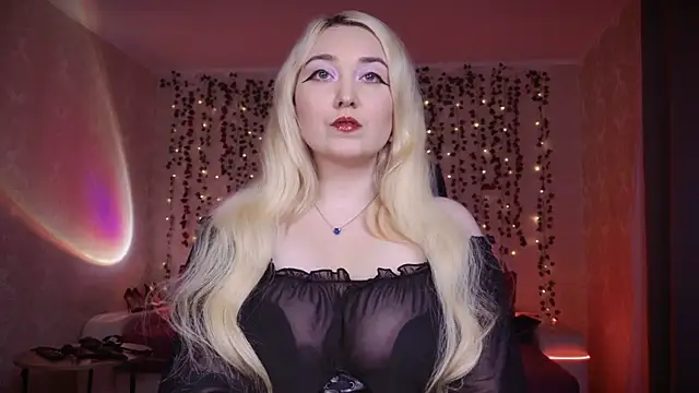 Snapshot of AllisonBlack_ chatting on 10/06/25, 08:42 AllisonBlack online show from 10/06/25, 08:42