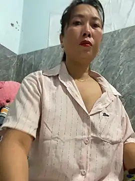 Linaannn online show from 12/17/25, 12:15