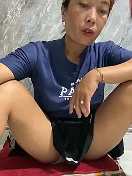 Snapshot of Linaannn chatting on 07/16/26, 12:07 Linaannn online show from 07/16/26, 12:07