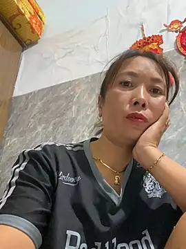 Snapshot of Linaannn chatting on 07/20/26, 11:51 Linaannn online show from 07/20/26, 11:51