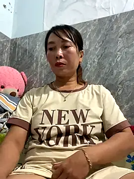 Linaannn online show from 12/15/25, 12:00