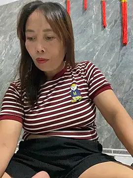 Snapshot of Linaannn chatting on 07/16/26, 12:46 Linaannn online show from 07/16/26, 12:46