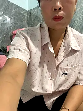 Linaannn online show from 12/16/25, 12:09